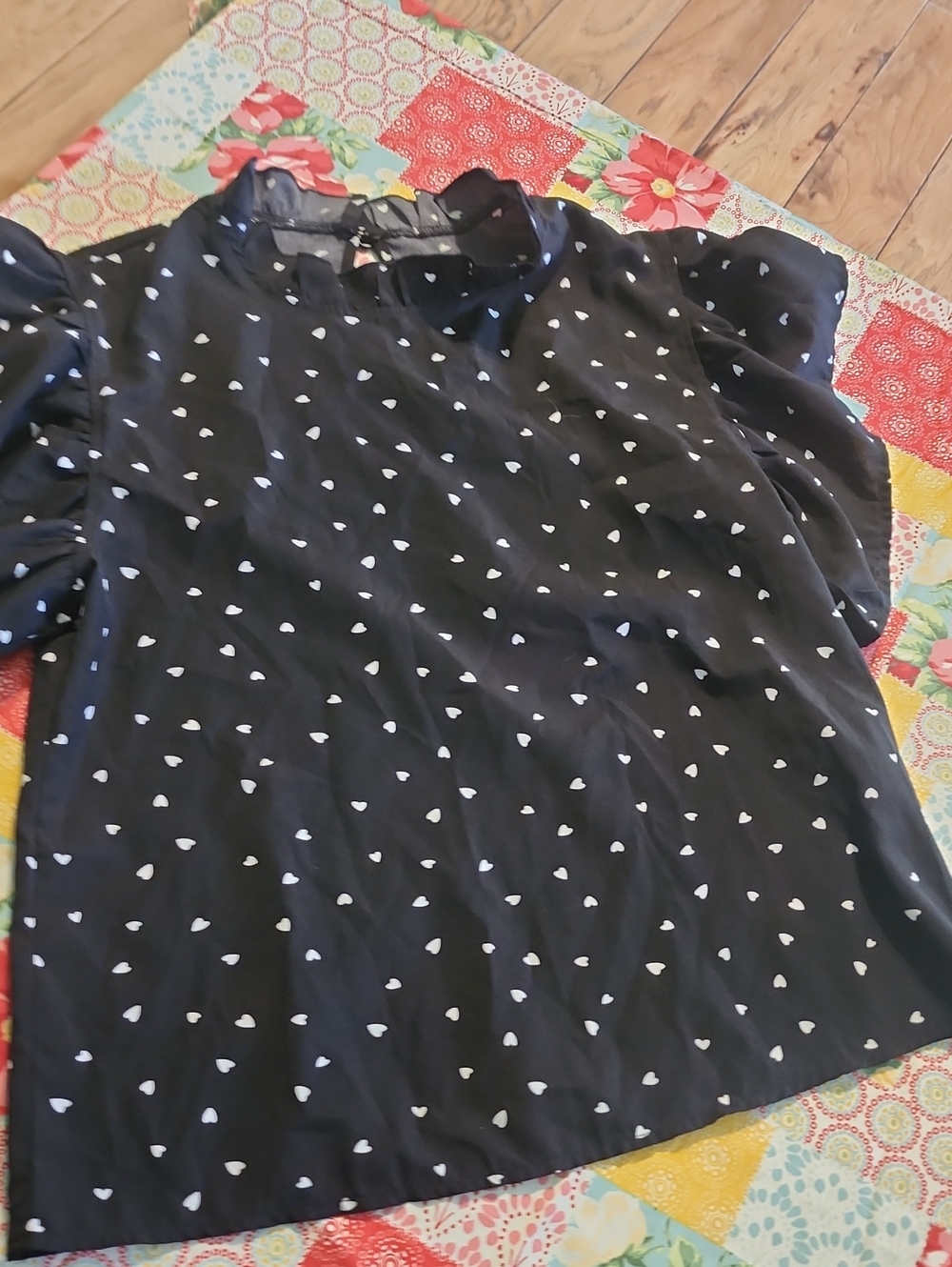SHEIN Black Heart Print Short Sleeve Blouse
